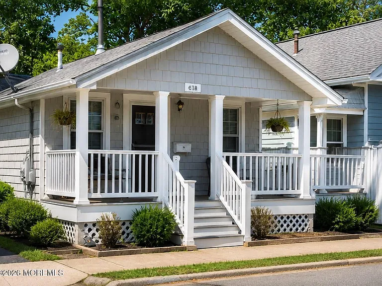 618 Redmond Ave — Photo 2