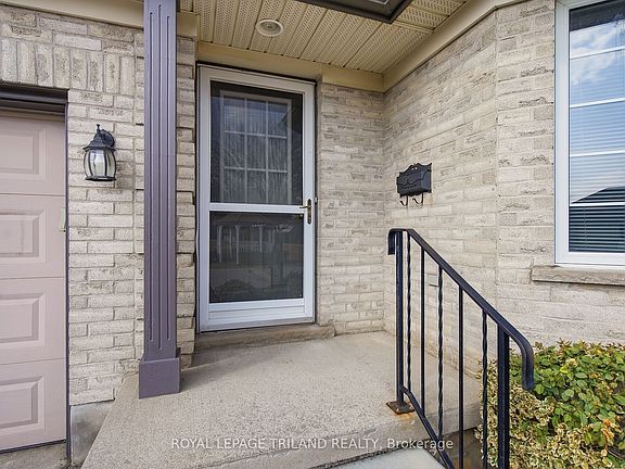 4th image of 20 Windemere Pl #10