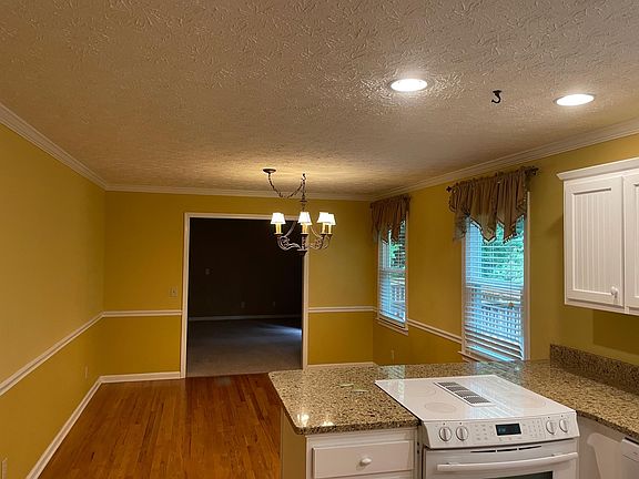5th image of 210 White Deerfield Ln