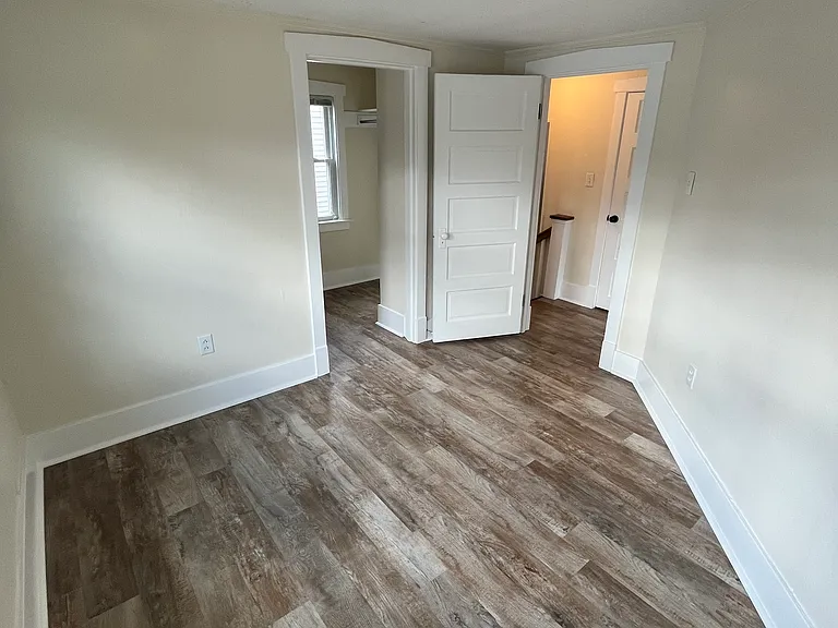 602 Edward St — Photo 8