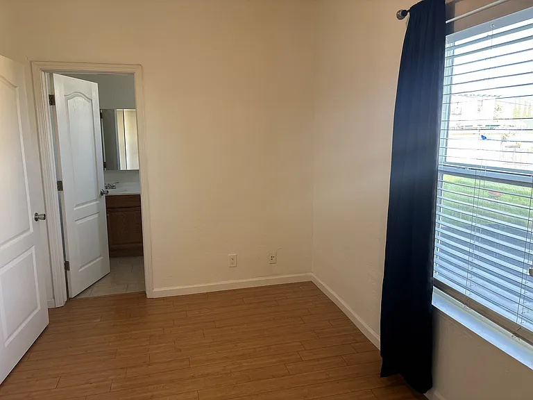 330 Capitol St #C — Photo 33