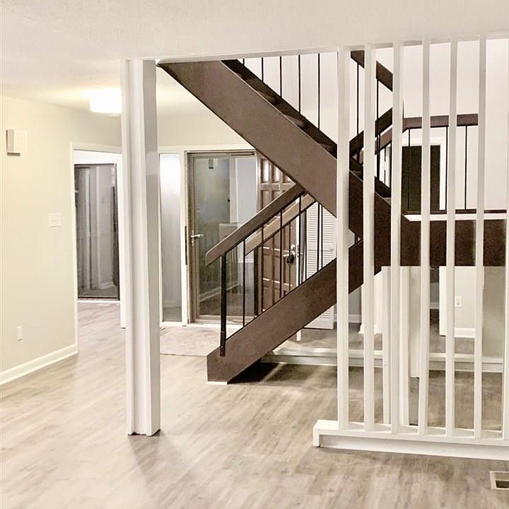 1st image of 4100 Five Oaks Dr Unit 16