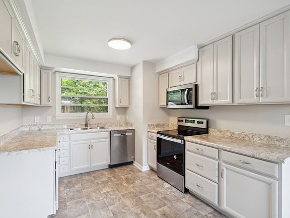 4th image of 30 Dalewood Dr