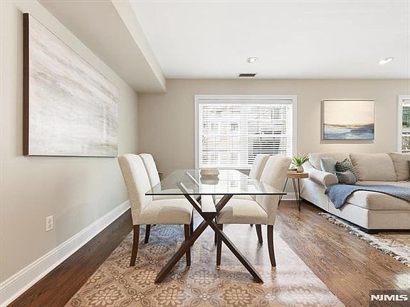 5th image of 211 3rd St #1