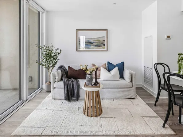 108 Peter St #1003, Toronto, ON M5V 0W2