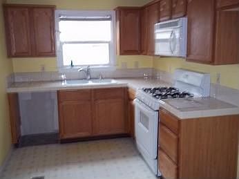 4th image of 412 N School St