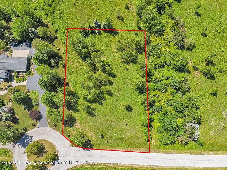 2nd image of 32 Monarch Ln