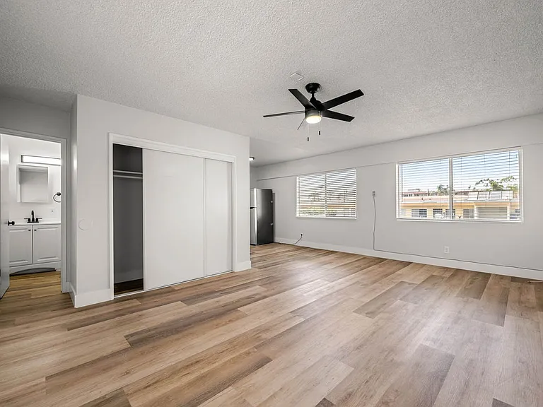 815 Victor Ave — Photo 14