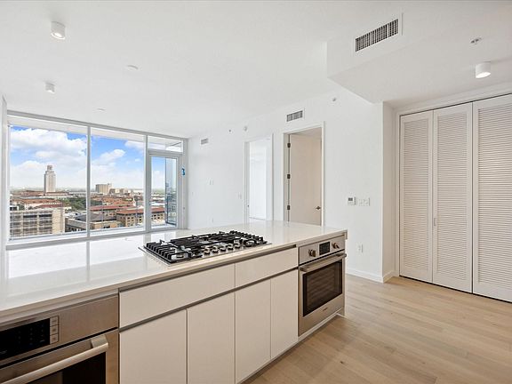2nd image of 313 W 17th St #1502