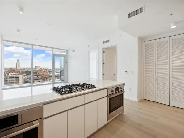 313 W 17th St #1502, Austin, TX 78701