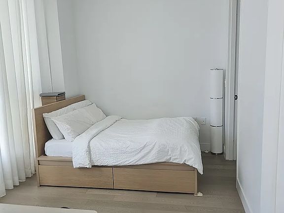 3rd image of 2243 Jackson Ave #4H