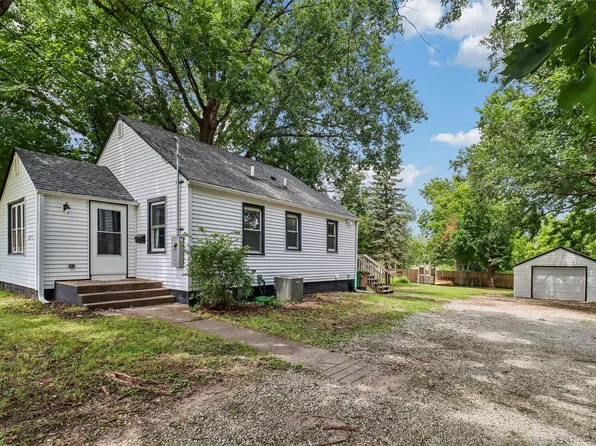 601 1st St E, Altoona, IA 50009