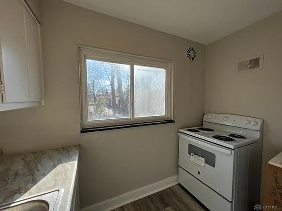 3rd image of 562 East Dr #4