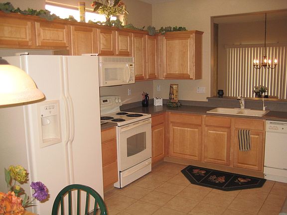Very Spacious Kitchen with ALL Appliances included!