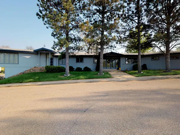 707 5th St W, Dickinson, ND 58601