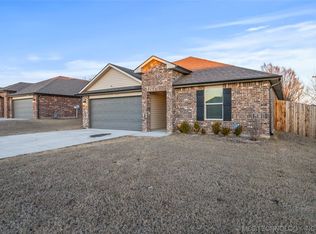 1930 Mesa Ave, Bartlesville, OK 74006