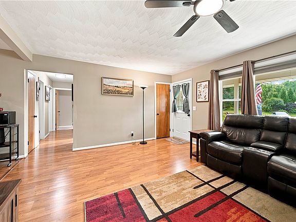 5th image of 84 Orchard Hills Dr