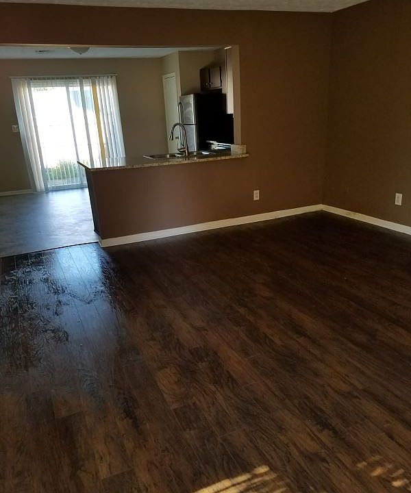 2nd image of 414 Bainbridge Dr