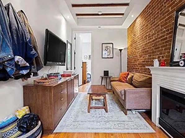 913 Saint Johns Pl APT 2R, Brooklyn, NY 11216