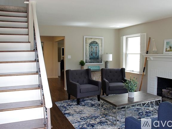 5th image of 826 Dover Ct