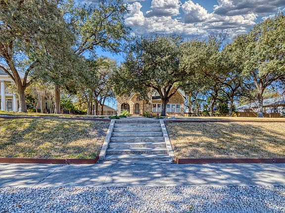 5th image of 807 N Getty St