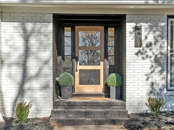 219 Glen Oaks Rd, Charlotte, NC 28270