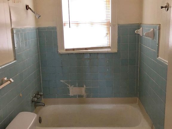 4th image of 2626 Hillcrest St