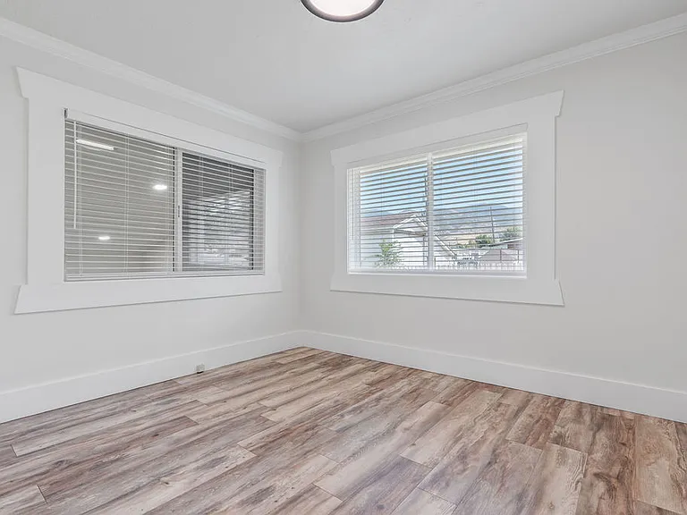 478 W 200 N — Photo 14