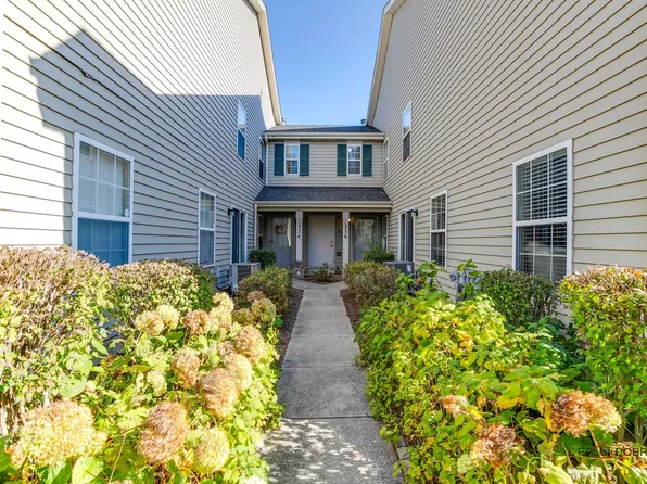 1356 Orleans Dr, Mundelein, IL 60060