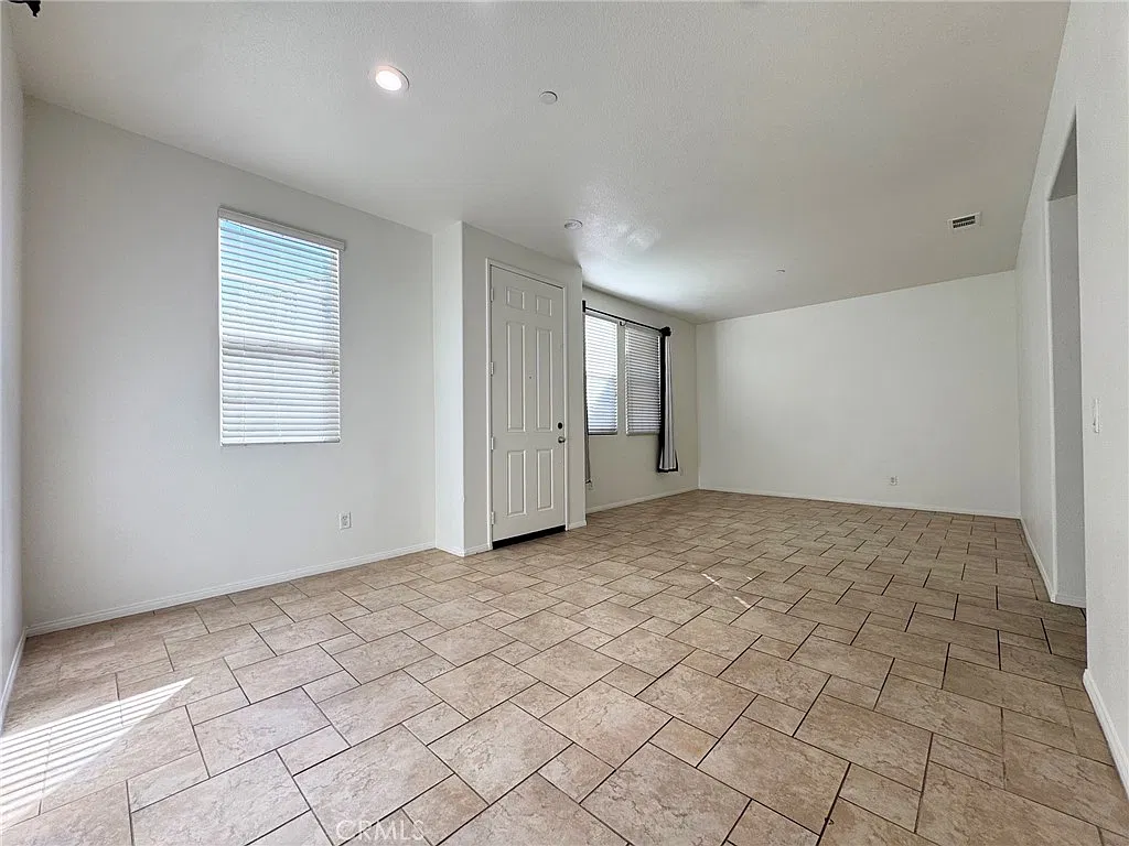 3 bed, 2.5 bath, 1559 sqft, $2,900 — Photo 4