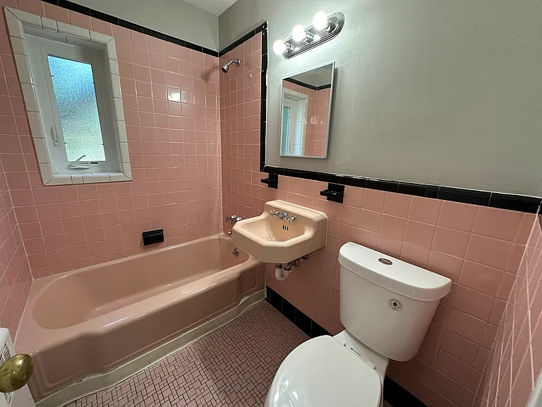 576 Whitney Ave #1K — Photo 5