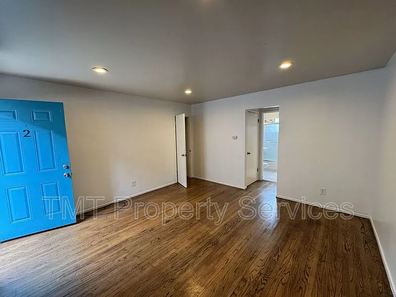 1 bed, 1.0 bath, 700 sqft, $1,300 — Photo 3