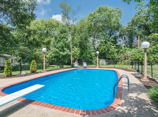 5 Quailways Dr, Saint Louis, MO