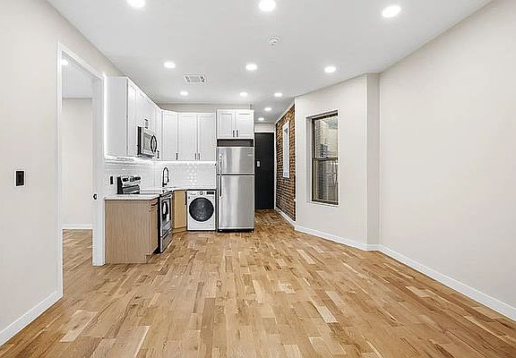 3rd image of 213 Saint Anns Ave Penthouse 1