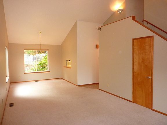 5th image of 2095 NE Tide Ave