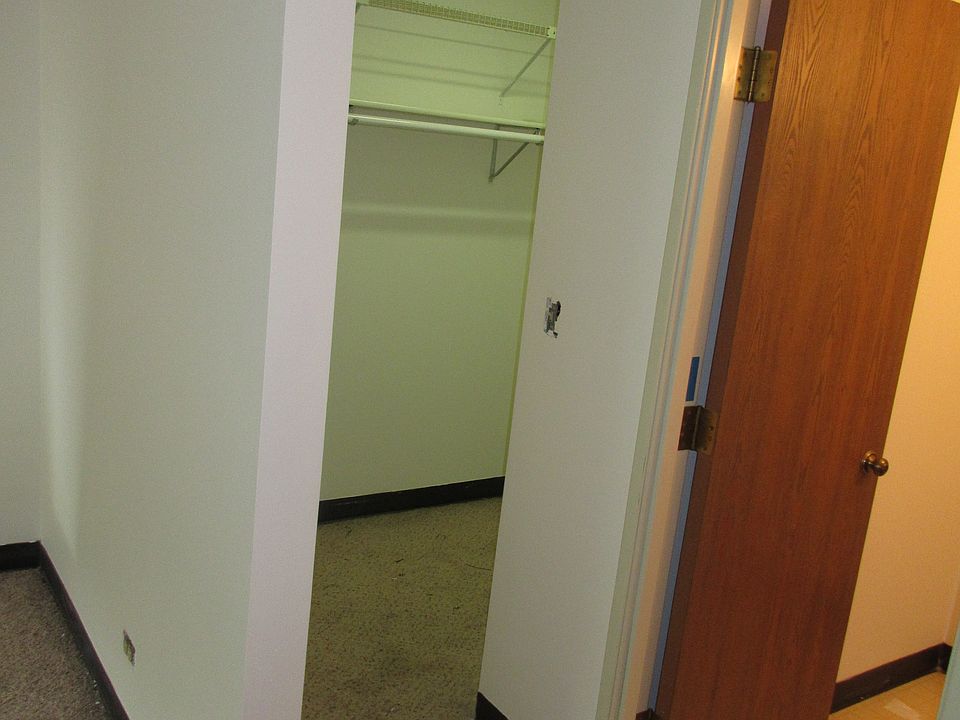 m.b. walk-in closit
