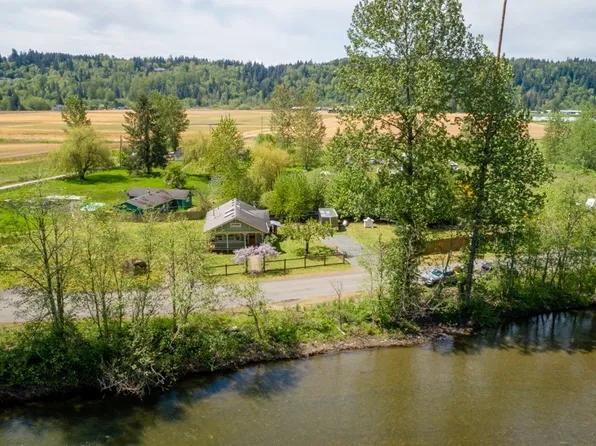 18310 Leach Rd E, Orting, WA 98360