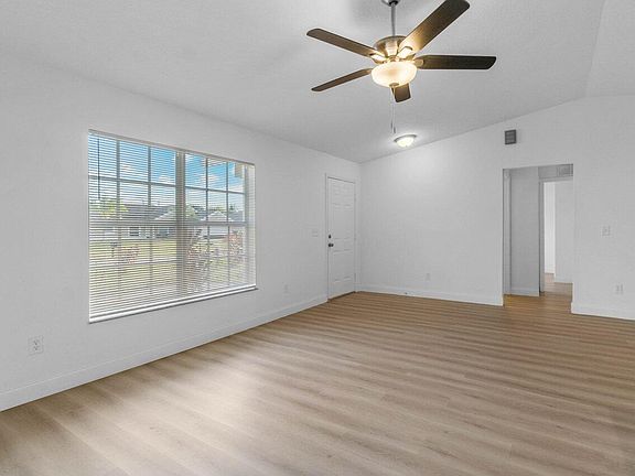 5th image of 337 SW Majestic Terrace