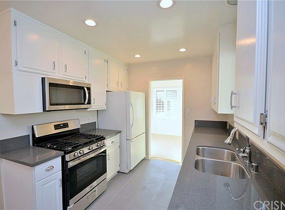 4th image of 825 Uclan Dr