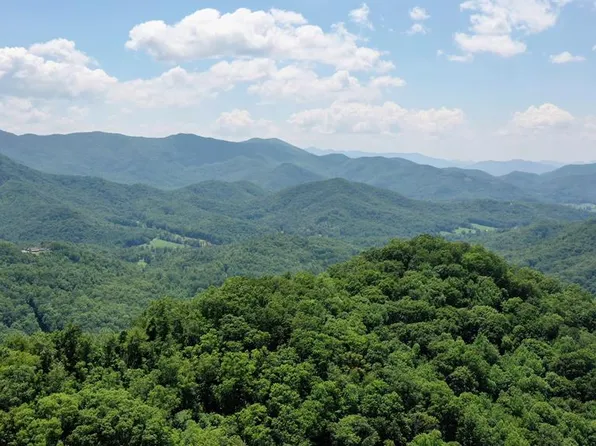 7-2 Treetop Dr, Hayesville, NC 28904