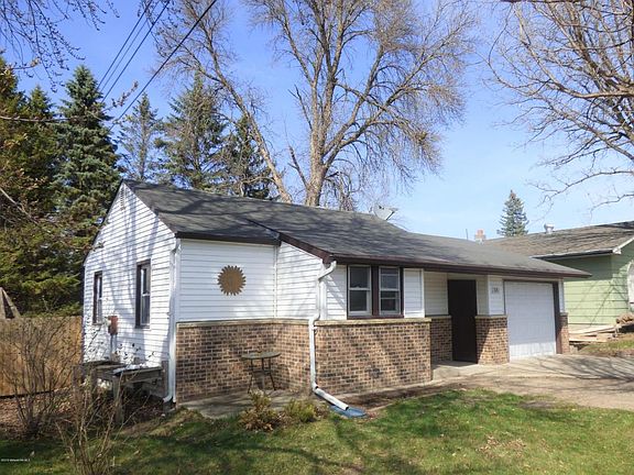 3rd image of 104 Woodland Ave W