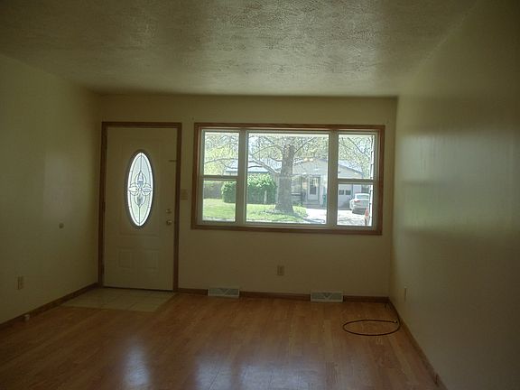 2nd image of 4700 S Glenn Ave