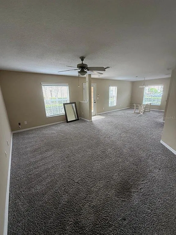 3 bed, 2.5 bath, 1402 sqft, $1,850 — Photo 3