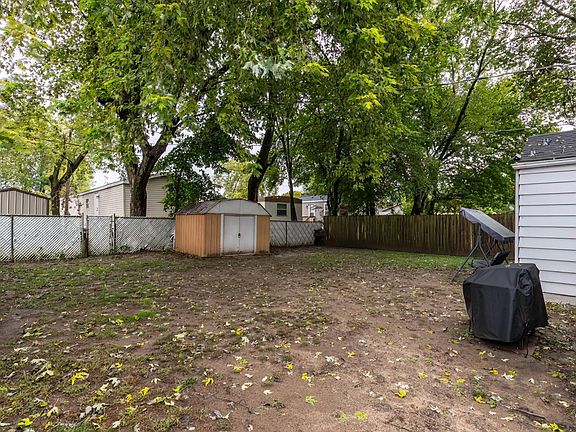 5th image of 304 W Narrow St
