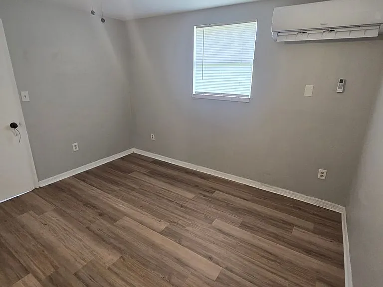 2406 E Clark St — Photo 23