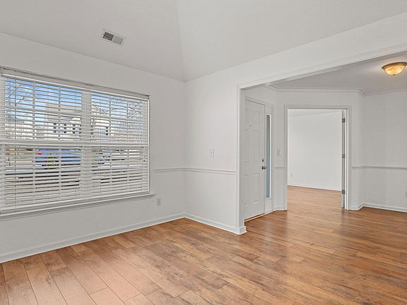 3rd image of 808 Red Oak Tree Dr