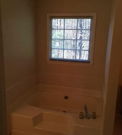5th image of 851 Lagoon Cir