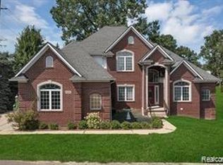 3960 Mitra Ct, West Bloomfield, MI 48323
