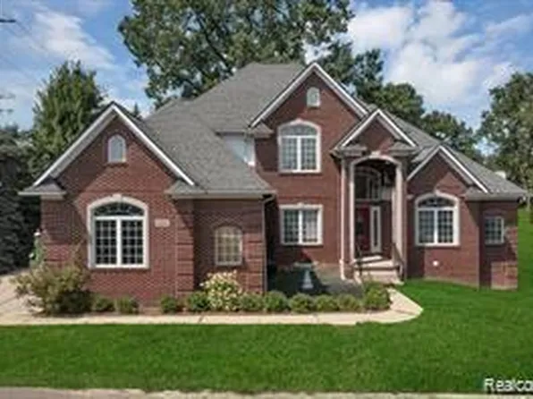 3960 Mitra Ct, West Bloomfield, MI 48323