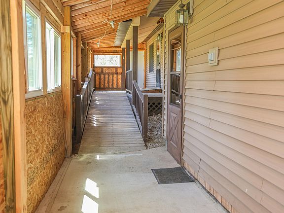 3rd image of 13673 Michigan #123
